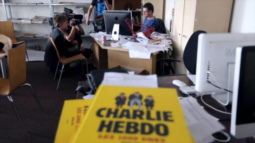 Oficina del semanario satírico francés Charlie Hebdo en París (capital).