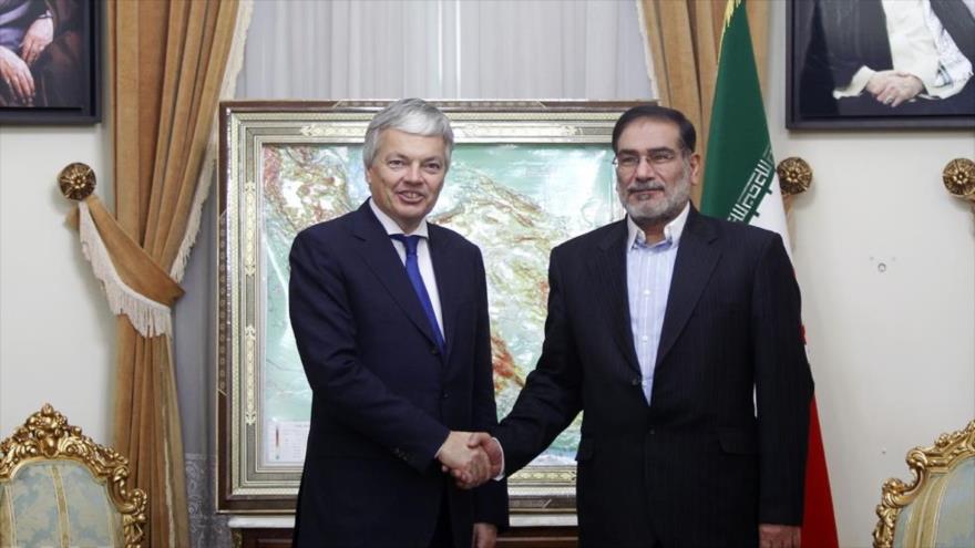 El secretario del Consejo Supremo de Seguridad Nacional de Irán, Ali Shamjani, se reúne con el ministro de Asuntos Exteriores de Bélgica, Didier Reynders, 9 de noviembre de 2015.