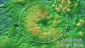 Plutón sorprende con dos volcanes helados