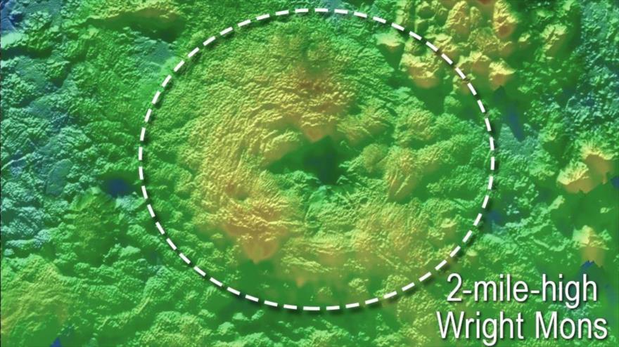 Mapa topográfico en 3D de la superficie de Plutón que muestra una de las montañas del planeta enano, llamado Wright Mons que podría ser volcán.