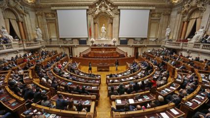 La izquierda hace dimitir al Gobierno de Portugal