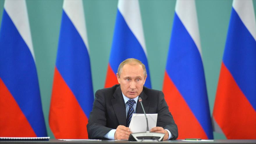 El presidente de Rusia, Vladimir Putin, durante una reunión con dirigentes deportivos en Sochi (sur). 11 de noviembre de 2015