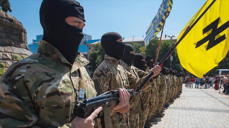 Combatientes de batallones ultraderechistas ucranianas nazis.