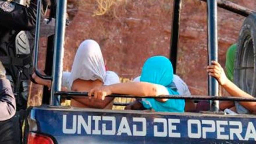 Los estudiantes arrestados durante enfrentamientos en el estado de Guerrero, en el sur de México. 11 de noviembre de 2015