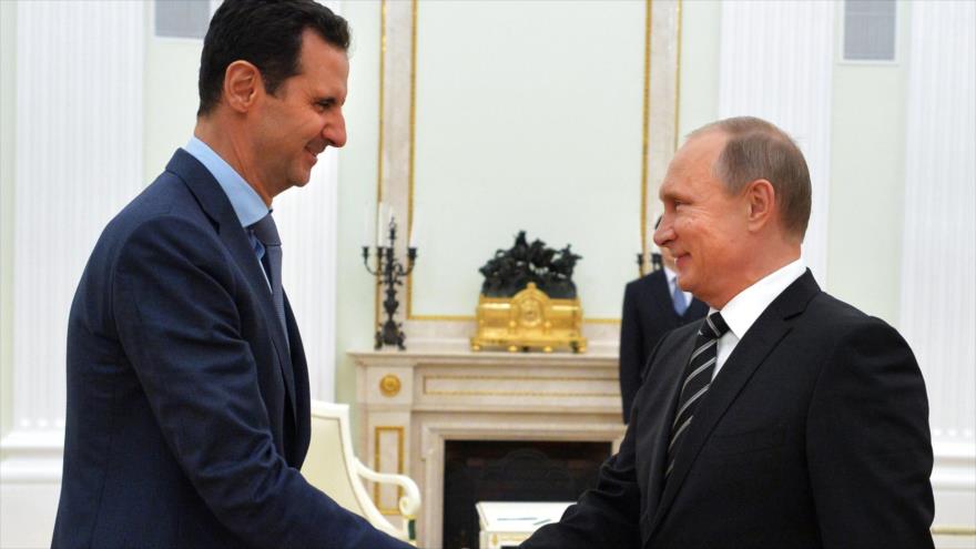 El presidente de Rusia, Vladimir Putin (dcha.), y su homólogo sirio, Bashar al-Asad (izda.).