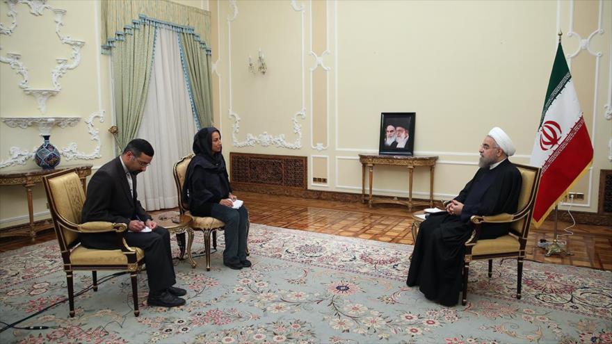 El presidente de Irán, Hasan Rohani, concede una entrevista al canal italiano de televisión Rai News24 de cara a su visita a Roma, capital de Italia. 12 de noviembre de 2015