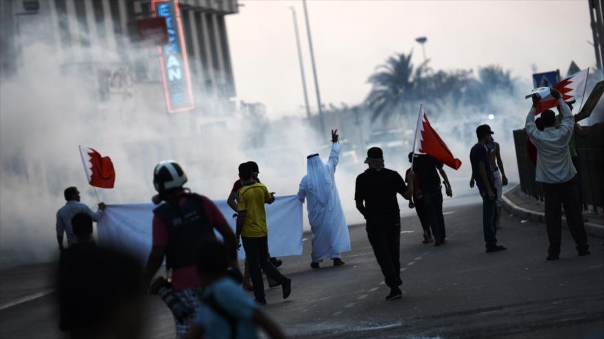 Enfrentamientos entre la Policía y los manifestantes en Manama, capital de Baréin, 28 de agosto de 2015.