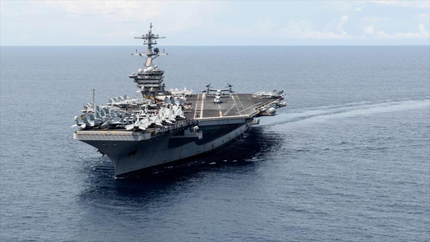 Un portaaviones estadounidense USS Theodore Roosevelt (CVN 71) en el mar de China Meridional, foto obtenida el 7 de noviembre de 2015.