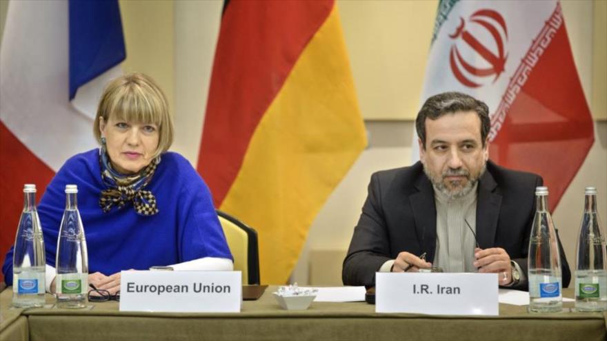 El vicecanciller iraní, Seyed Abás Araqchi, y la subjefa de la Política Exterior de la Unión Europea (UE), Helga Schmid.
