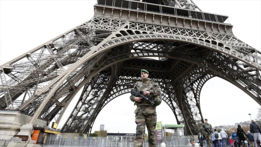 Máxima alerta en París tras los atentados, que ha cerrado las visitas a los lugares turísticos de la capital.