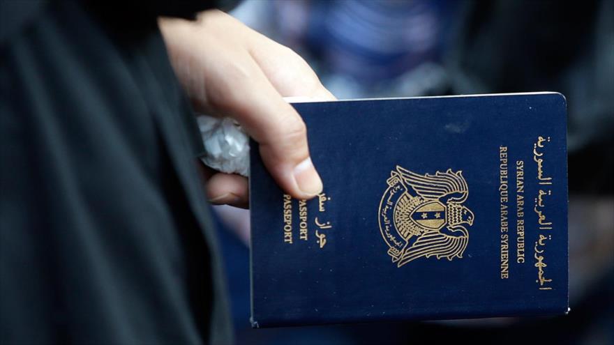 Los pasaportes sirios de los perpetradores de los atentados del viernes en París, la capital francesa, son falsos.