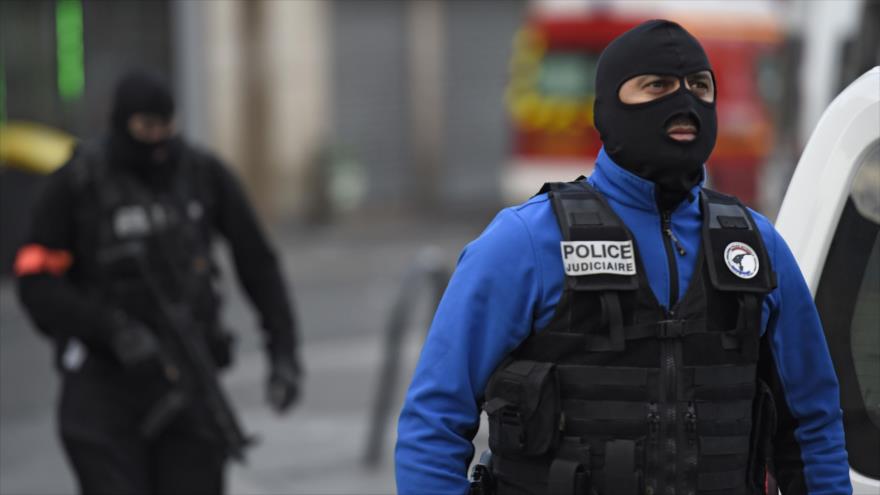 Policías desplegados en las calles del barrio de Saint Denis, París. 18 de noviembre de 2015