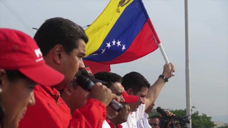 Presidente venezolano, Nicolás Maduro, habla durante inauguración de proyectos en el estado de Anzoátegui (noreste). 18 de noviembre de 2015