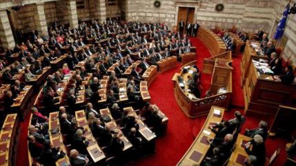 Parlamento griego aprueba medidas para un nuevo desembolso