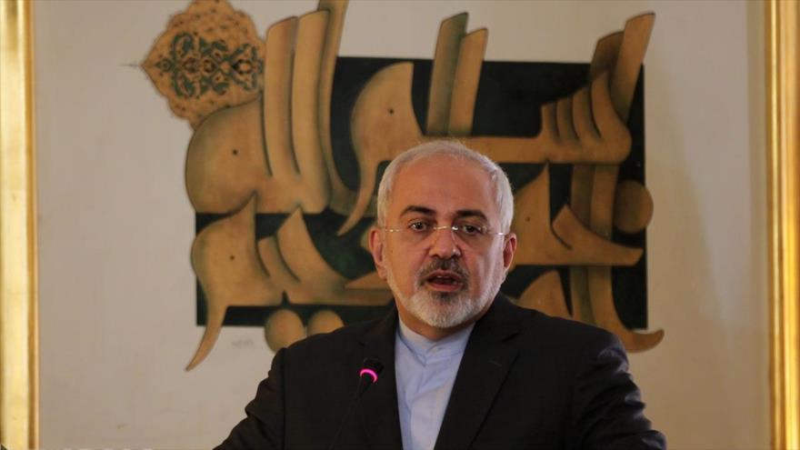 El canciller iraní, Mohamad Yavad Zarif, ofrece un discurso en el acto de conmemoración del 70º aniversario de la fundación de las Naciones Unidas, celebrado en Teherán, capital persa. 21 de noviembre de 2015