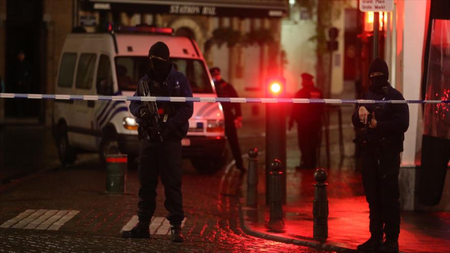 Policías desplegados en el centro de Bruselas, la capital belga, 22 de noviembre de 2015.