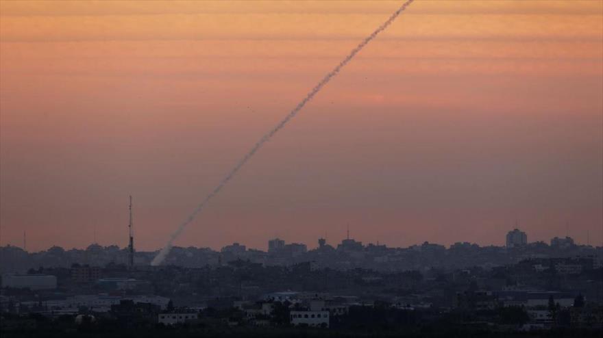 Proyectil lanzado desde Franja de Gaza contra el sur de los territorios ocupados por el régimen de Israel.