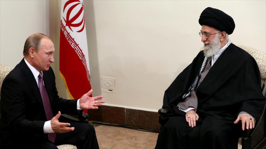 Líder iraní: EEUU busca materializar sus objetivos fallidos en Siria por medios políticos