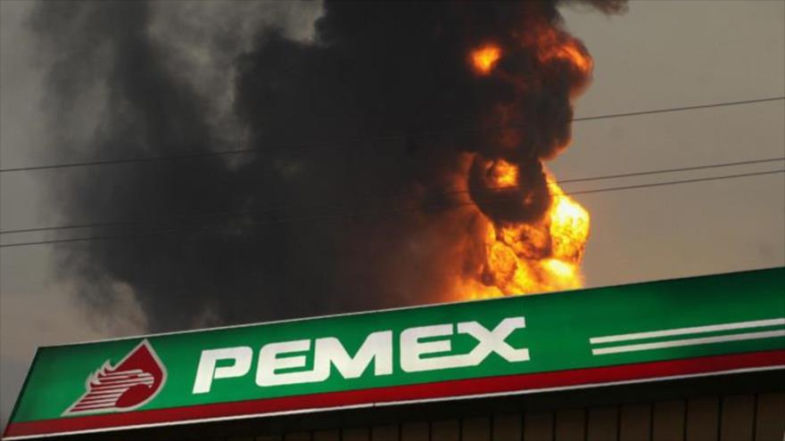 Reportan al menos 8 heridos en incendio en una planta de Pemex en México.