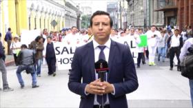 Médicos guatemaltecos salen a las calles a pedir dinero para abastecer hospitales
