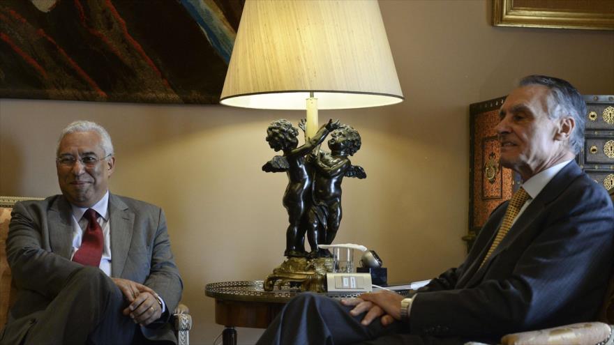 El nuevo primer ministro de Portugal, el socialista António Costa, (izda) y el presidente, Aníbal Cavaco Silva.
