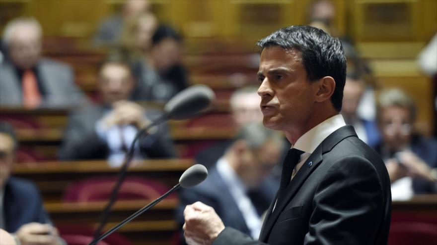 El primer ministro francés, Manuel Valls, habla durante un debate ante el Parlamento francés, 20 de noviembre de 2015.