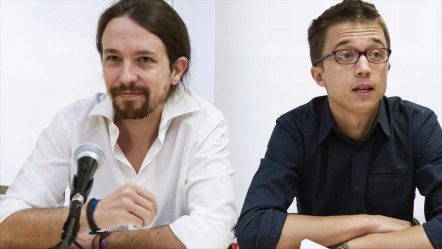 El secretario general de Podemos, Pablo Iglesias (izqda.), y el número dos de la formación, Íñigo Errejón.