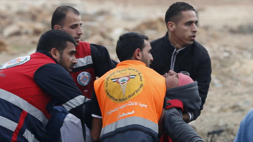 Un palestino resulta herido durante las protestas en Ramalá. 16 de noviembre de 2015