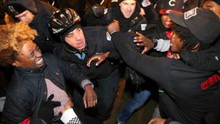 Decenas de personas protestan en Chicago contra violencia policial