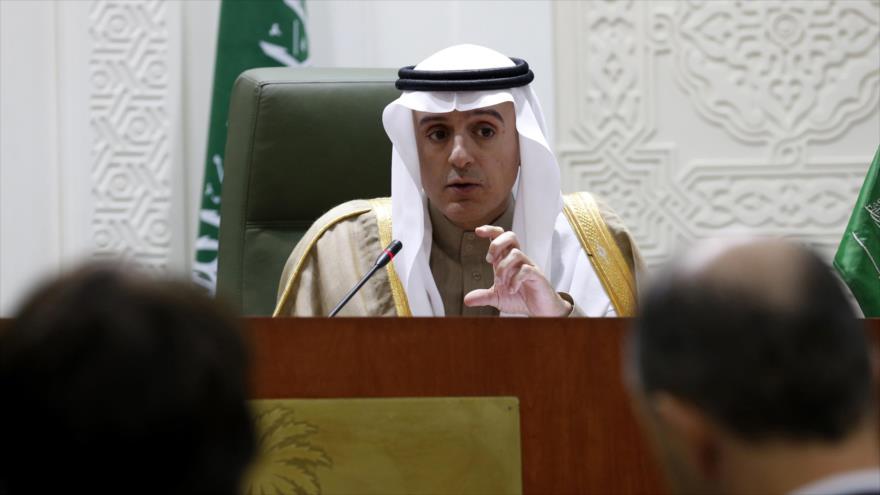 Ministro saudí de Asuntos Exteriores, Adel al-Yubeir, durante una rueda de prensa conjunta con su homólogo austriaco, Sebastian Kurz, en Riad, la capital saudí, 26 de noviembre de 2015.