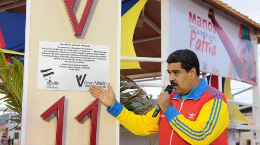 El presidente venezolano, Nicolás Maduro, asiste a un acto público en el estado de Portuguesa (oeste), 26 de noviembre de 2015.