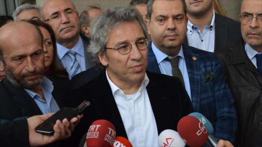 El redactor jefe del diario opositor turco "Cumhuriyet", Can Dündar, responsable de la redacción en Ankara del periódico.