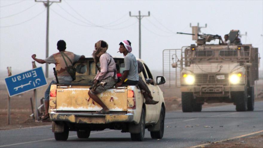 Combatientes de los comités de resistencia popular de Yemen, en la provincia septentrional de Amran, 12 de julio de 2015.