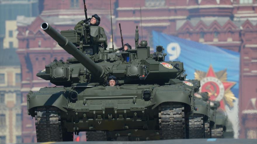 Desfile de los tanques T-90 del Ejército de Rusia.