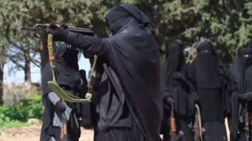 Imágenes divulgadas por EIIL de los entrenamientos militares de las mujeres integrantes de esa banda terrorista.