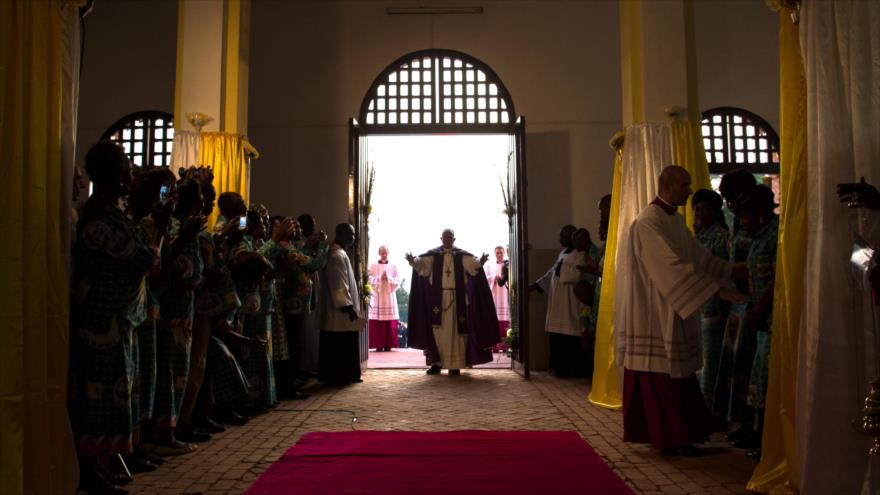 Papa Francisco visita la Catedral de Bangui, capital de la República Cantroafricana. 29 de noviembre de 2015