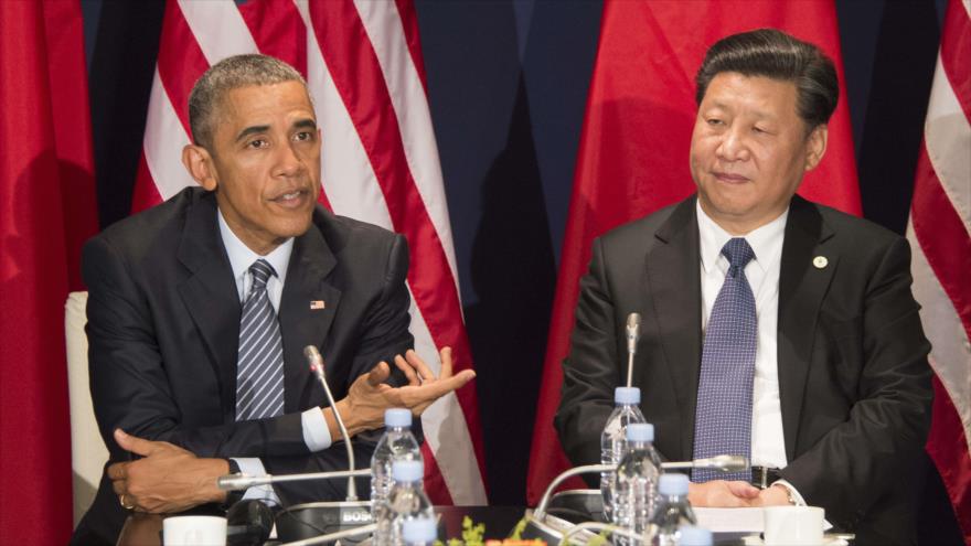 El presidente de EE.UU, Barack Obama (izda) habla con el presidente de China, Xi Jinping, durante una reunión bilateral antes de la apertura de la conferencia de la ONU sobre el cambio climático COP2, en París. 30 de noviembre 2015
