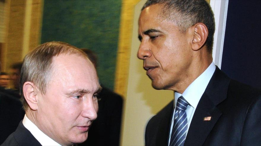 El presidente de EE.UU., Barack Obama (drcha), y su homólogo ruso, Vladimir Putin, se reúnen al margen de la Conferencia sobre el Cambio Climático (COP21) en la capital francesa de París. 30 de noviembre de 2015