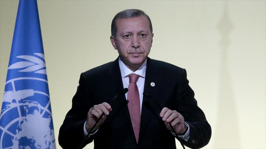 El presidente de Turquía, Recep Tayyip Erdogan, durante su intervención en la Cumbre del Clima de París, celebrada en París, la capital francesa, 30 de noviembre de 2015.