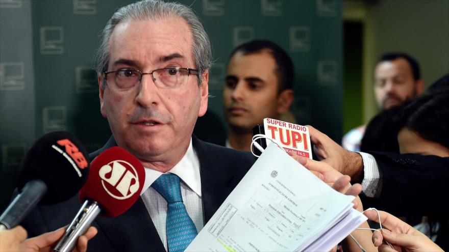 El presidente de la Cámara de Diputados de Brasil, Eduardo Cunha, entrevistado por la prensa en el Congreso Nacional en la capital Brasilia. 30 de noviembre 2015