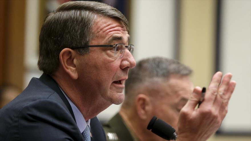 El secretario del Departamento de Defensa de Estados Unidos, Ashton Carter, en una sesión del Comité de Servicios Armados de la Cámara de Representantes de EE.UU. 1 de diciembre de 2015