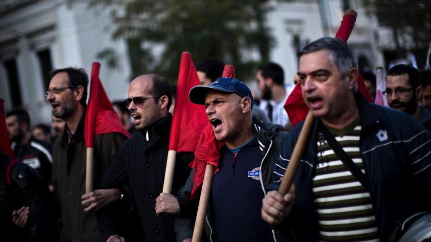 Los griegos protestan en el centro de la capitalina ciudad de Atenas contra las medidas de austeridad. 3 de diciembre de 2015