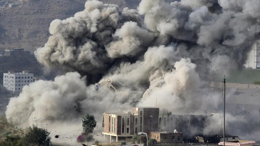 El Palacio Republicano en la provincia de Taiz, destruido por los ataques aéreos de Arabia Saudí, 17 abril de 2015.