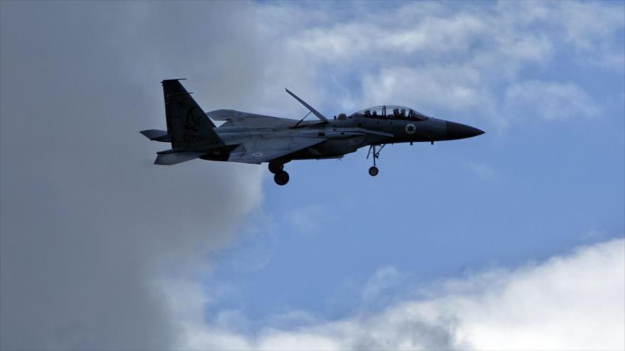 Un avión de combate tipo F-15 de la fuerza aérea del régimen de Israel.