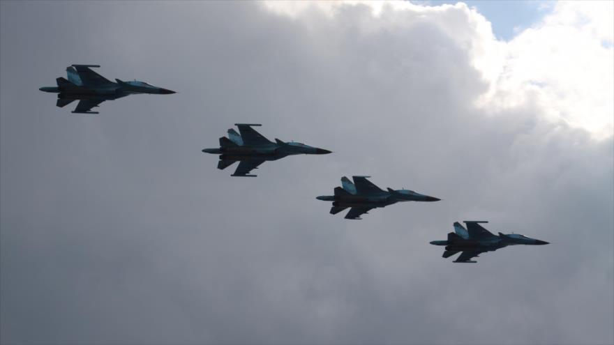 Aviones de combate Sujoi Su-34.