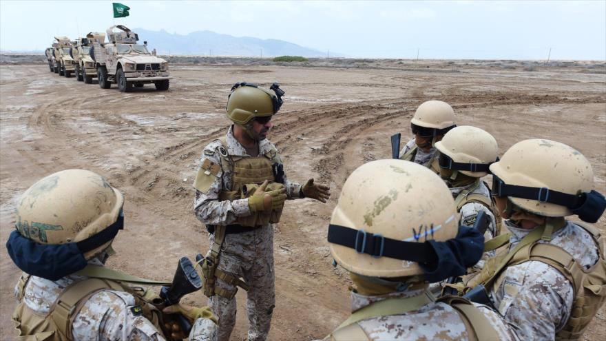 Soldados del Ejército saudí desplegados en un campo militar en Adén, suroeste de Yemen.