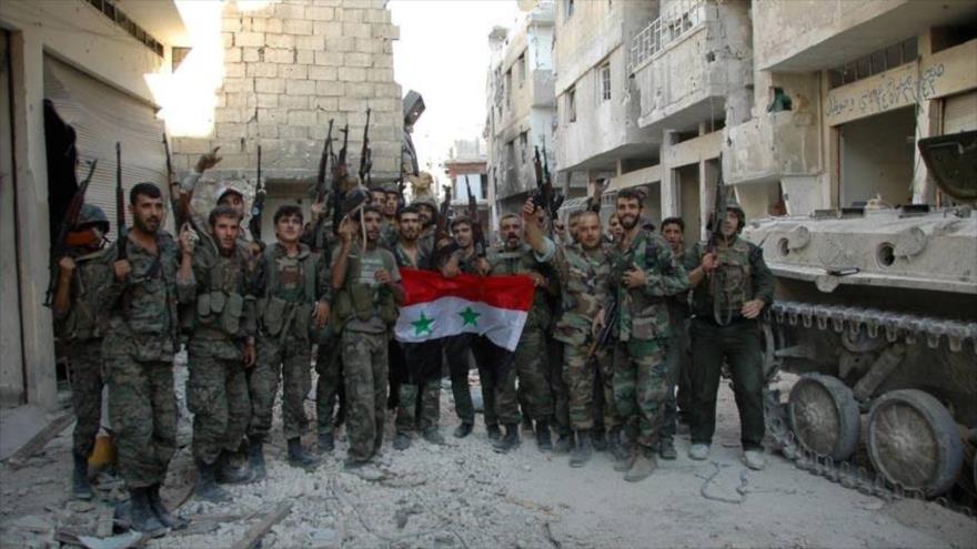 Fuerzas sirias celebran una victoria ante los terroristas.