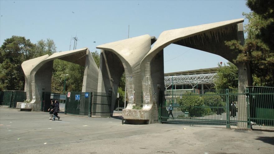 La Universidad de Teherán, conocida como la universidad más grande y antigua de Irán.