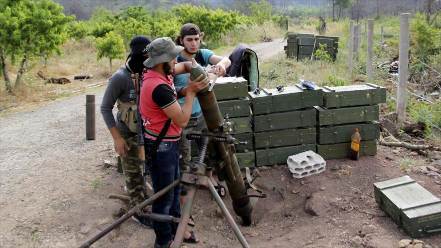 Los terroristas se preparan a lanzar cohetes contra barrios residenciales en Siria.