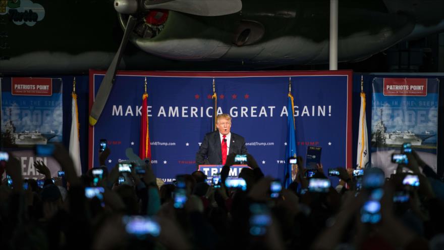 Donald Trump, candidato a la presidencia de Estados Unidos, en un mitin por el Día de Pearl Harbor en Carolina del Sur (este), 7 de diciembre de 2015.